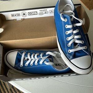 Converse low top unisex